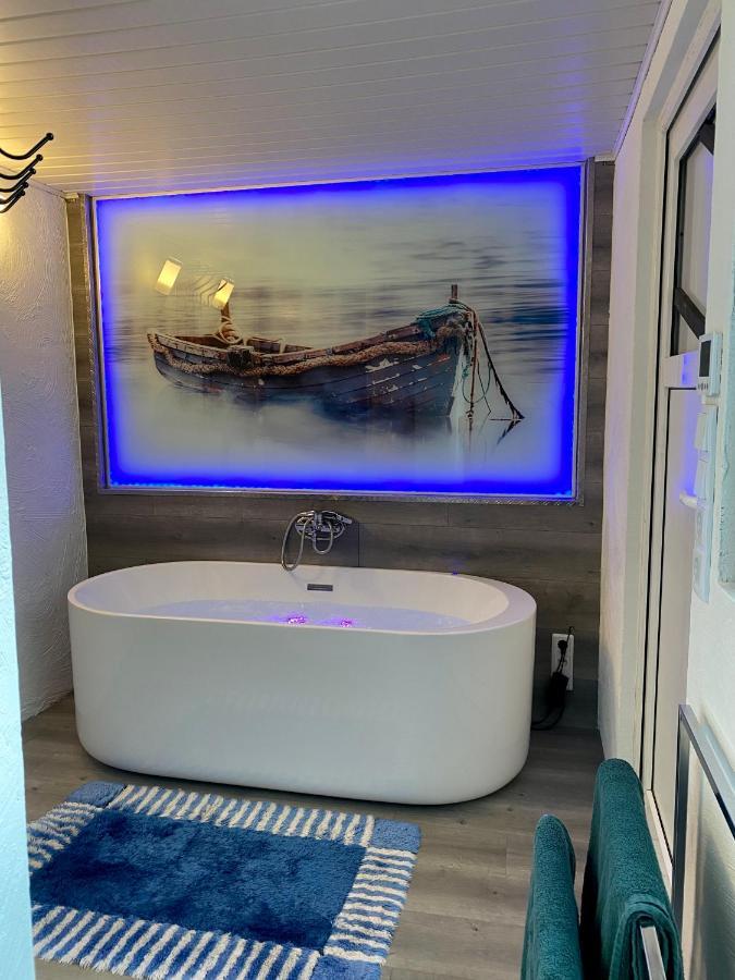 Gleis 2, Waggon Mit Ofen, Optional Mit Whirlpool Und Sauna Dahlem  Bagian luar foto